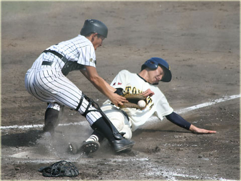 豊田西高 ホーム突入するが惜しくもアウト