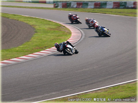 バイクを流し撮り(1)